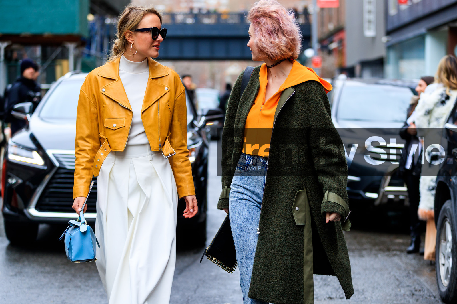 atmosphere details, AUTUMN WINTER 2017-2018, AW 17-18, blue bag, blue denim, choker, denim pants, detail, dyed hair, FALL WINTER 2017-2018, fashion week, frenchystyle, FW, FW 17-18, green coat, horizontal, jeans, jonathan paciullo, leather bag, leather jacket, leather perfecto, loewe, necklace, NEW YORK, NYFW, orange jacket, orange top, pink hair, street style, sunglasses, trousers, white knit, white skirt, zanita whittington