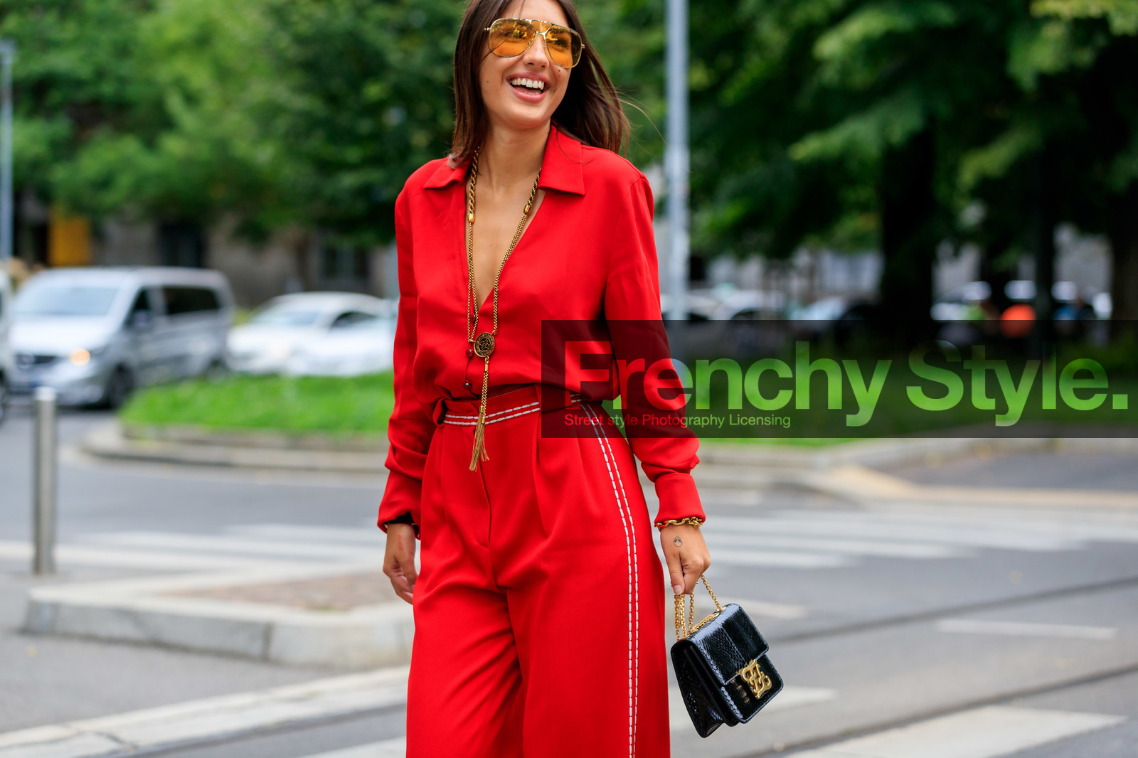 patricia manfield, fendi bag, fendi look, fendi shirt, fendi pants, fendi necklace, red total look, red shirt, red pants, long sleeves shirt, low necked shirt, jogging pants, loose pants, aviator sunglasses, orange sunglasses, black leather bag, animal skin bag, chain strap bag, long necklace, golden necklace, silk shirt, fendi sunglasses, street style, jonathan paciullo, FW, frenchystyle, fashion week, MFW, MILAN, SPRING SUMMER 2020, SS 20