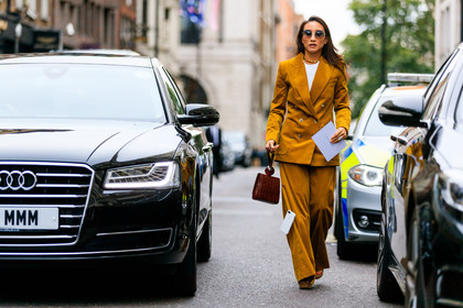 blazer, brown bag, brown suit, camel jacket, camel pants, camel suit, elizabeth von der goltz, leather bag, necklace, sunglasses, trousers, fashion week, frenchystyle, FW, jonathan paciullo, street style, LFW, LONDON, SPRING SUMMER 2019, SS 19, atmosphere details, horizontal, full length