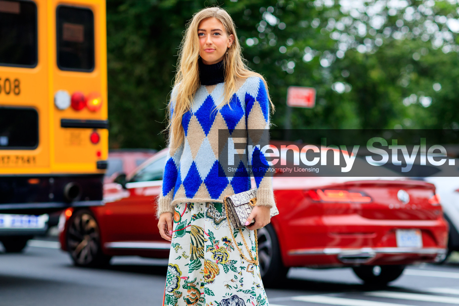 animal print, blue sweater, checked, floral, flowers, graphic bag, graphic skirt, leather bag, plaid, printed bag, printed skirt, snake print, white skirt, fashion week, frenchystyle, FW, jonathan paciullo, street style, NYFW, NEW YORK, SPRING SUMMER 2019, SS 19, atmosphere details, horizontal, detail