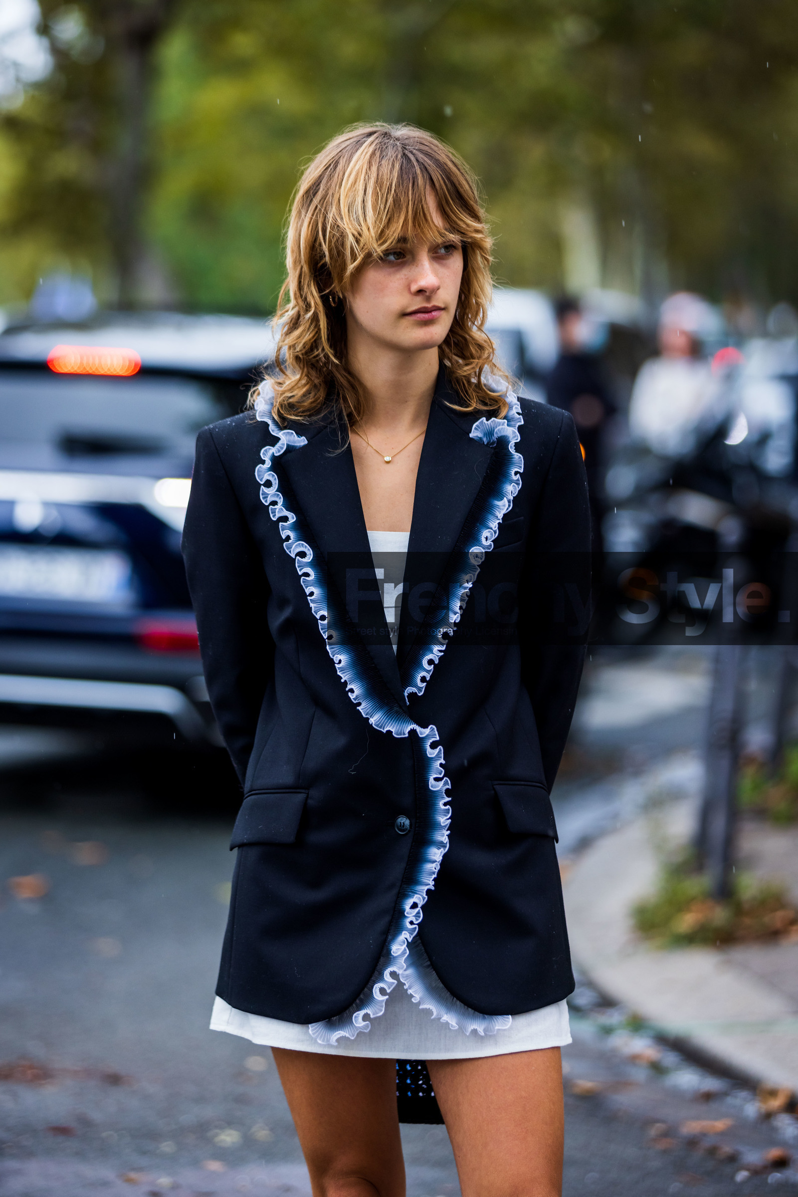 black and white, black blazer, blazer, dress, mini dress, ruffles, white, white dress, street style, jonathan paciullo, FW, frenchystyle, fashion week, PFW, PARIS, SPRING SUMMER 2022, SS 22, vertical, atmosphere details