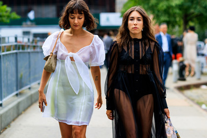 alyssa coscarelli, beige bag, black bra, black dress, leather bag, see through, white dress, street style, jonathan paciullo, FW, frenchystyle, fashion week, NYFW, NEW YORK, SPRING SUMMER 2019, SS 19, atmosphere details, horizontal, detail