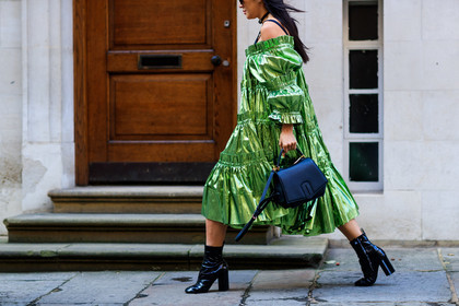 atmosphere details, black bag, black shoes, detail, fashion week, frenchystyle, FW, green dress, high heels, horizontal, jonathan paciullo, leather bag, leather shoes, LFW, LONDON, metallic dress, ruffles, shiny dress, SPRING SUMMER 2018, SS 18, street style, tina leung