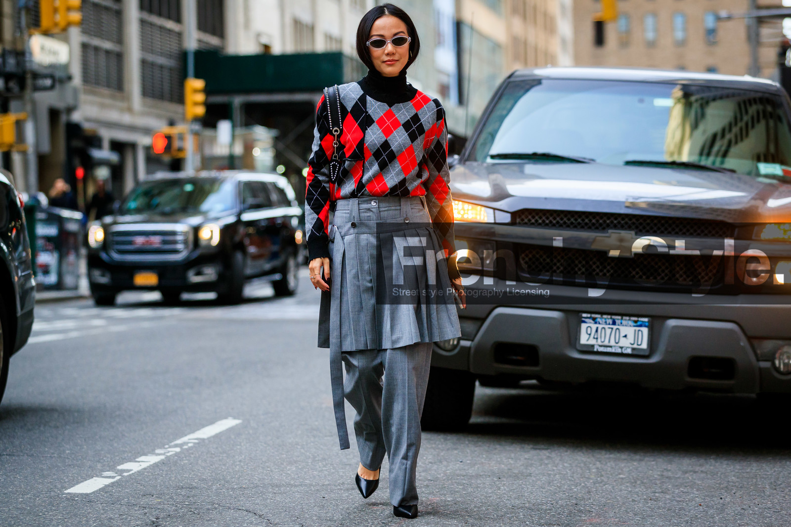 yoyo cao, grey skirt, grey pants, grey pullover, red pullover, black pullover, checked pullover, turtleneck pullover, jacquard pullover, pleated skirt, mini skirt, sheer sunglasses, round shape sunglasses, layered skirt, layered pants, fashion week, frenchystyle, FW, jonathan paciullo, street style, NYFW, NEW YORK, AUTUMN WINTER 2020-2021, FALL WINTER 2020-2021, FW 20-21, horizontal, atmosphere details, full length