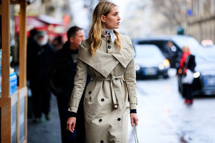 atmosphere details, AUTUMN WINTER 2017-2018, AW 17-18, beige coat, detail, FALL WINTER 2017-2018, fashion week, frenchystyle, FW, FW 17-18, horizontal, jonathan paciullo, model, nadja bender, PARIS, PFW, street style, trench coat, white scarf