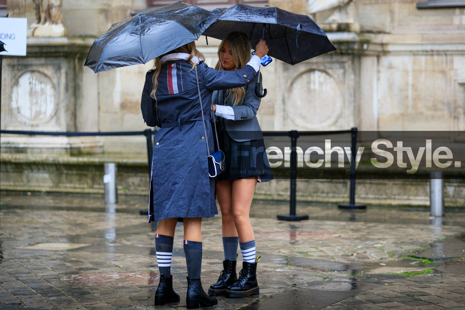 grey jacket, grey skirt, grey trench coat, navy blue leather bag, shoulder bag, silvered chain strap bag, grey socks, striped socks, doc marteens shoes, black leather boots, flat boots, laced boots, checked skirt, mini skirt, school girl look, pleated skirt, backpack, thom browne jacket, thom browne skirt, thom browne look, thom browne trench coat, thom browne socks, gucci bag, high socks, fashion week, frenchystyle, FW, jonathan paciullo, street style, PFW, PARIS, horizontal, atmosphere details, full length