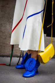 bag, blue boots, boots, close up, detail, ecru skirt, electric blue boots, leather bag, leather boots, loewe look, printed skirt, skirt, statement boots, yellow bag, street style, jonathan paciullo, FW, frenchystyle, fashion week, PFW, PARIS, SPRING SUMMER 2022, SS 22, vertical, atmosphere details