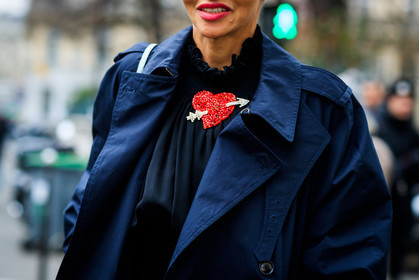 black coat, black top, drawings, embroidered top, trench coat, fashion week, frenchystyle, FW, jonathan paciullo, street style, PFW, PARIS, SPRING SUMMER 2017, SS 17, HAUTE COUTURE, atmosphere details, detail, horizontal