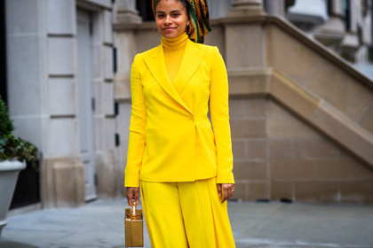 gold bag, leather bag, tone on tone, total look yellow, trousers, turtleneck sweater, yellow jacket, yellow pants, yellow sweater, frenchystyle, jonathan paciullo, street style, NYFW, NEW YORK, AUTUMN WINTER 2019-2020, AW 19-20, FALL WINTER 2019-2020, FW 19-20, fashion week, FW, atmosphere details, horizontal, detail
