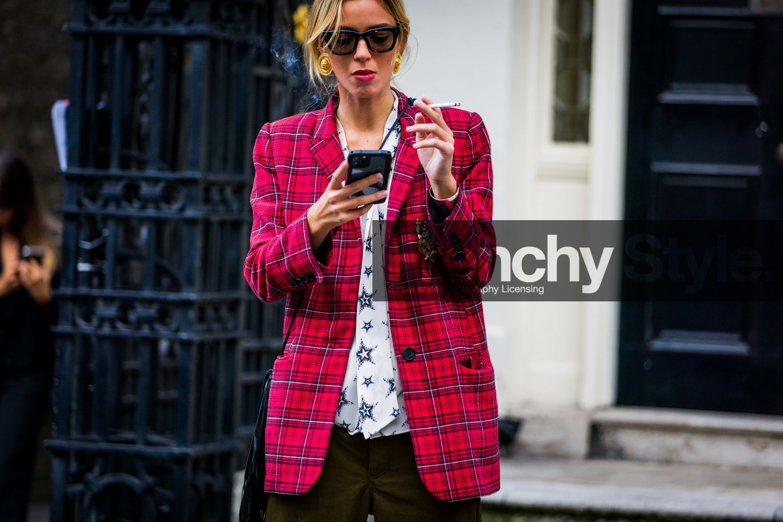 sunglasses, blazer, plaid blazer, print, shirt, white, fashion week, frenchystyle, FW, jonathan paciullo, street style, SPRING SUMMER 2022, SS 22, LFW, LONDON, horizontal, atmosphere details, detail