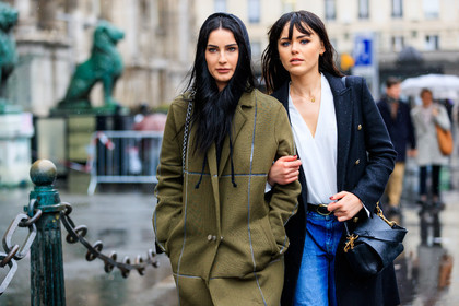 atmosphere details, AUTUMN WINTER 2017-2018, AW 17-18, black bag, black coat, black jacket, blue denim, denim pants, detail, FALL WINTER 2017-2018, fashion week, frenchystyle, FW, FW 17-18, green coat, hoodie, horizontal, jeans, jonathan paciullo, leather bag, PARIS, PFW, street style, trousers, white shirt