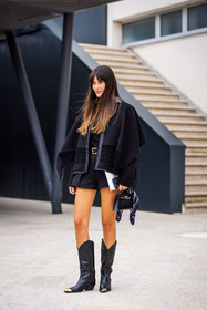 bag, black boots, black jacket, black santiags, black scarf, black skirt, boots, fringes, hermes bag, jacket, kelly bag, Leia Sfez, mini bag, mini skirt, santiags, scarf, skirt, street style, jonathan paciullo, FW, frenchystyle, fashion week, PFW, PARIS, SPRING SUMMER 2022, SS 22, vertical, atmosphere details