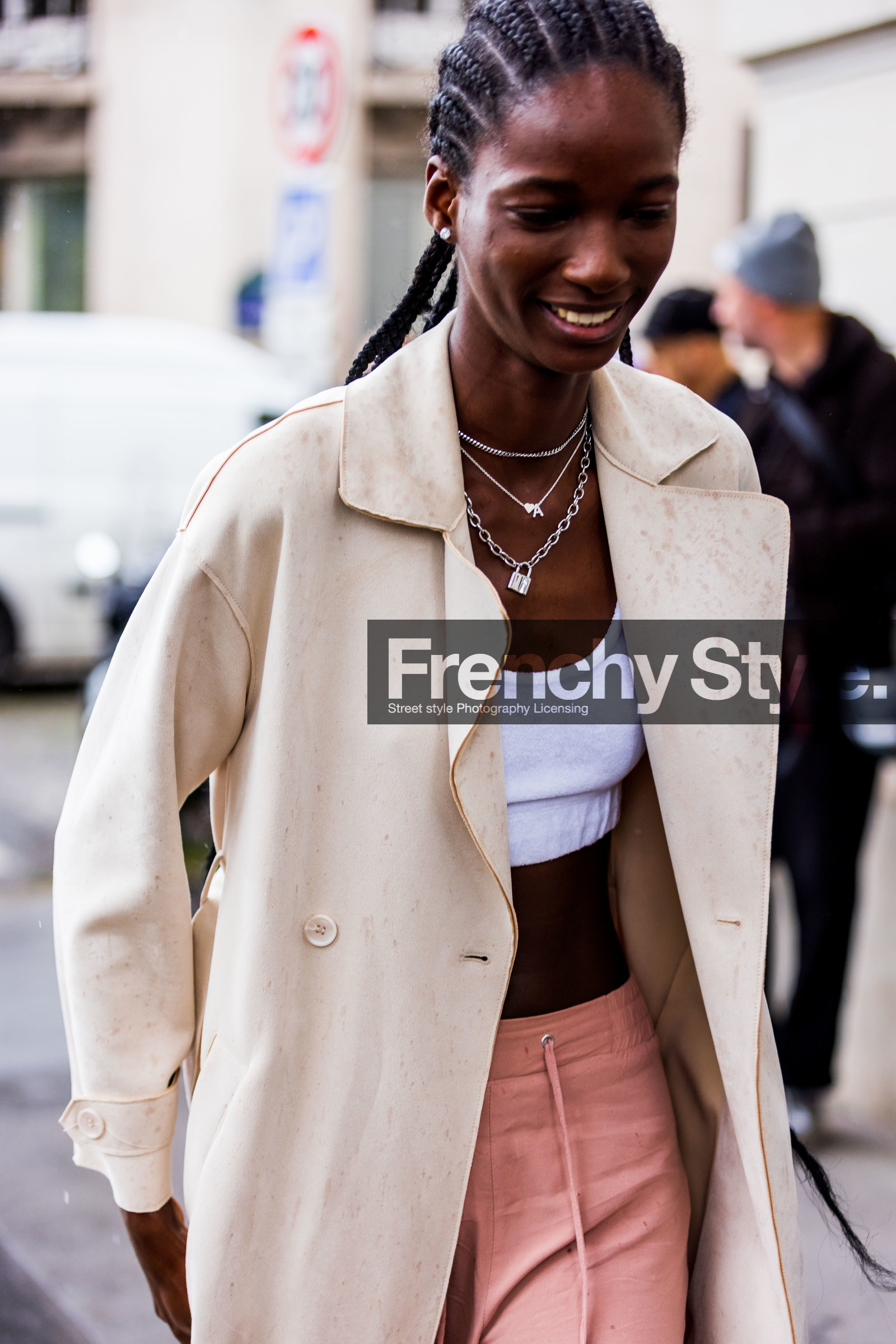 beige trenchcoat, crop top, necklace, pants, pink pants, silver necklace, trenchcoat, white crop top, street style, jonathan paciullo, FW, frenchystyle, fashion week, PFW, PARIS, SPRING SUMMER 2022, SS 22, vertical, atmosphere details, model