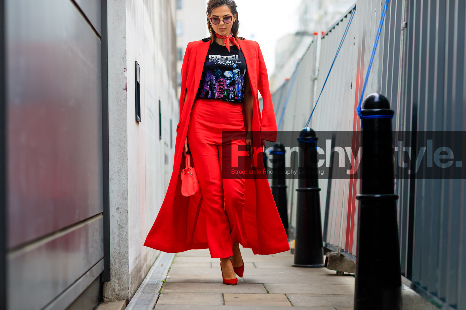 atmosphere details, black t shirt, detail, doina ciobanu, fashion week, frenchystyle, FW, high heels, horizontal, jonathan paciullo, leather bag, leather shoes, LFW, LONDON, over the shoulder, printed t shirt, red bag, red bandana, red coat, red pants, red shoes, SPRING SUMMER 2017, SS 17, street style, sunglasses, trousers, woman