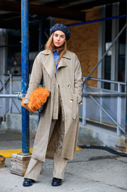 beige coat, beige pants, beret, black hat, black shoes, checked, fur bag, leather bag, leather shoes, orange bag, plaid, tartan, trousers, street style, jonathan paciullo, FW, frenchystyle, fashion week, NYFW, NEW YORK, AUTUMN WINTER 2018-2019, AW 18-19, FALL WINTER 2018-2019, FW 18-19, vertical, full length, jaime ridge