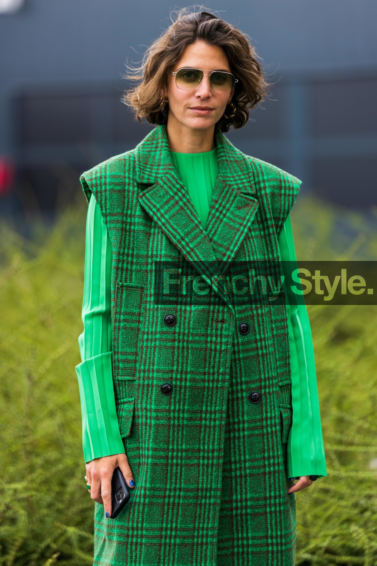 aviator sunglasses, check, dress, fluo green dress, fluo green jacket, green jacket, jacket, Jen Azoulay, pleated dress, sleeveless jacket, sunglasses, tartan jacket, PARIS, PFW, fashion week, frenchystyle, FW, jonathan paciullo, street style, SPRING SUMMER 2022, SS 22, vertical, atmosphere details