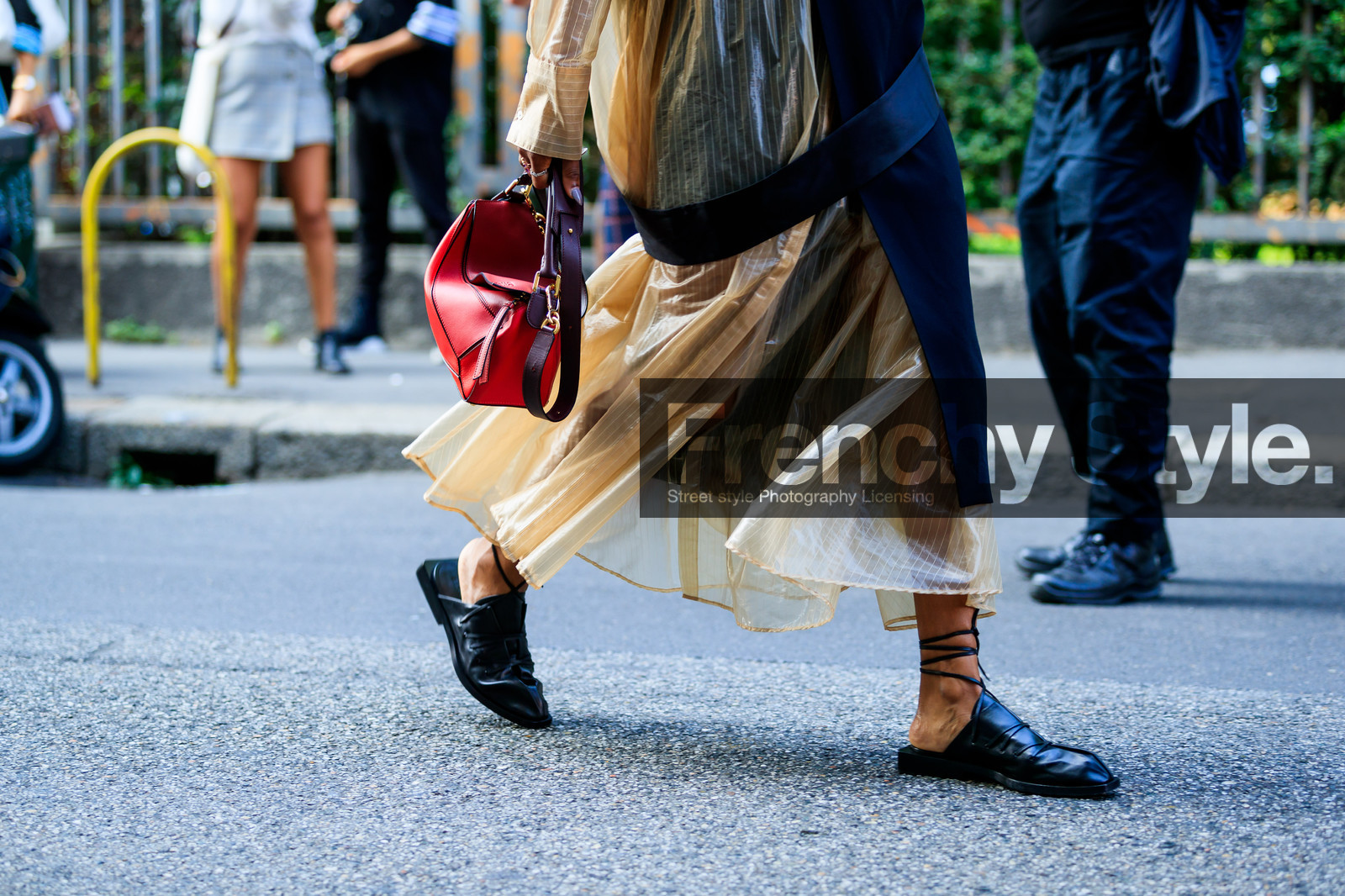 beige skirt, black shoes, leather bag, leather shoes, loewe, red bag, see through, fashion week, frenchystyle, FW, jonathan paciullo, street style, MFW, MILAN, SPRING SUMMER 2019, SS 19, atmosphere details, horizontal, detail