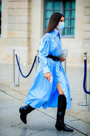light blue dress, button dress, long dress, long sleeves dress, dress shirt, belted dress, black leather belt, black leather boots, high boots, cowboy boots, silvered necklace, big chain necklace, covid face mask, fashion week, frenchystyle, FW, jonathan paciullo, street style, PFW, PARIS, SPRING SUMMER 2021, SS 21, vertical, full length