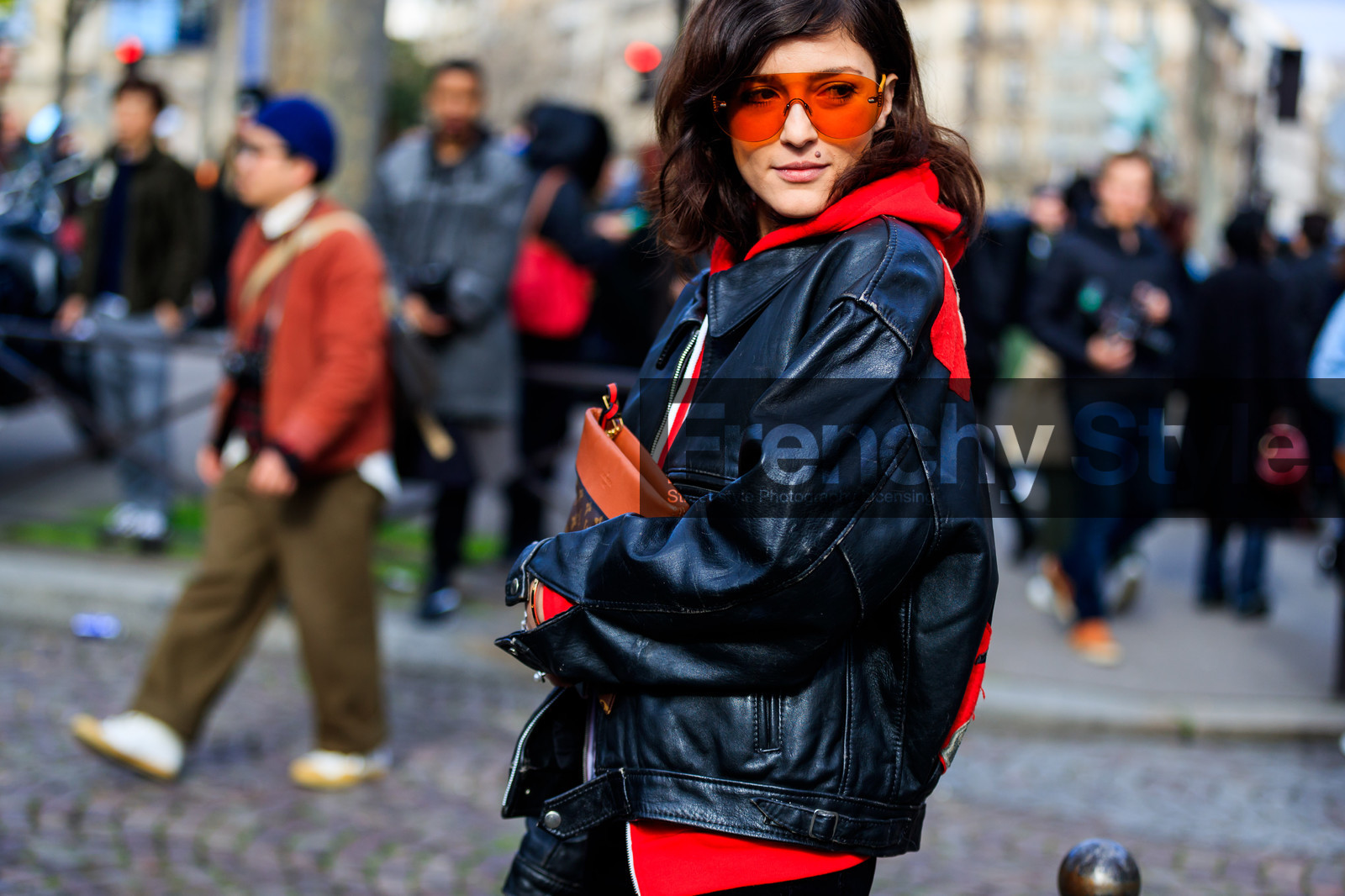 atmosphere details, AUTUMN WINTER 2017-2018, AW 17-18, black jacket, black perfecto, brown clutch, detail, eleonora carisi, FALL WINTER 2017-2018, fashion week, frenchystyle, FW, FW 17-18, graphic bag, hoodie, horizontal, jonathan paciullo, leather bag, leather jacket, leather perfecto, louis vuitton, monogram, PARIS, PFW, printed bag, red sweater, street style, sunglasses