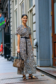 animal print, beige dress, black belt, brown bag, graphic bag, graphic dress, leather bag, leather belt, leather shoes, leopard, printed bag, printed dress, fashion week, frenchystyle, FW, jonathan paciullo, street style, NYFW, NEW YORK, SPRING SUMMER 2019, SS 19, vertical, full length