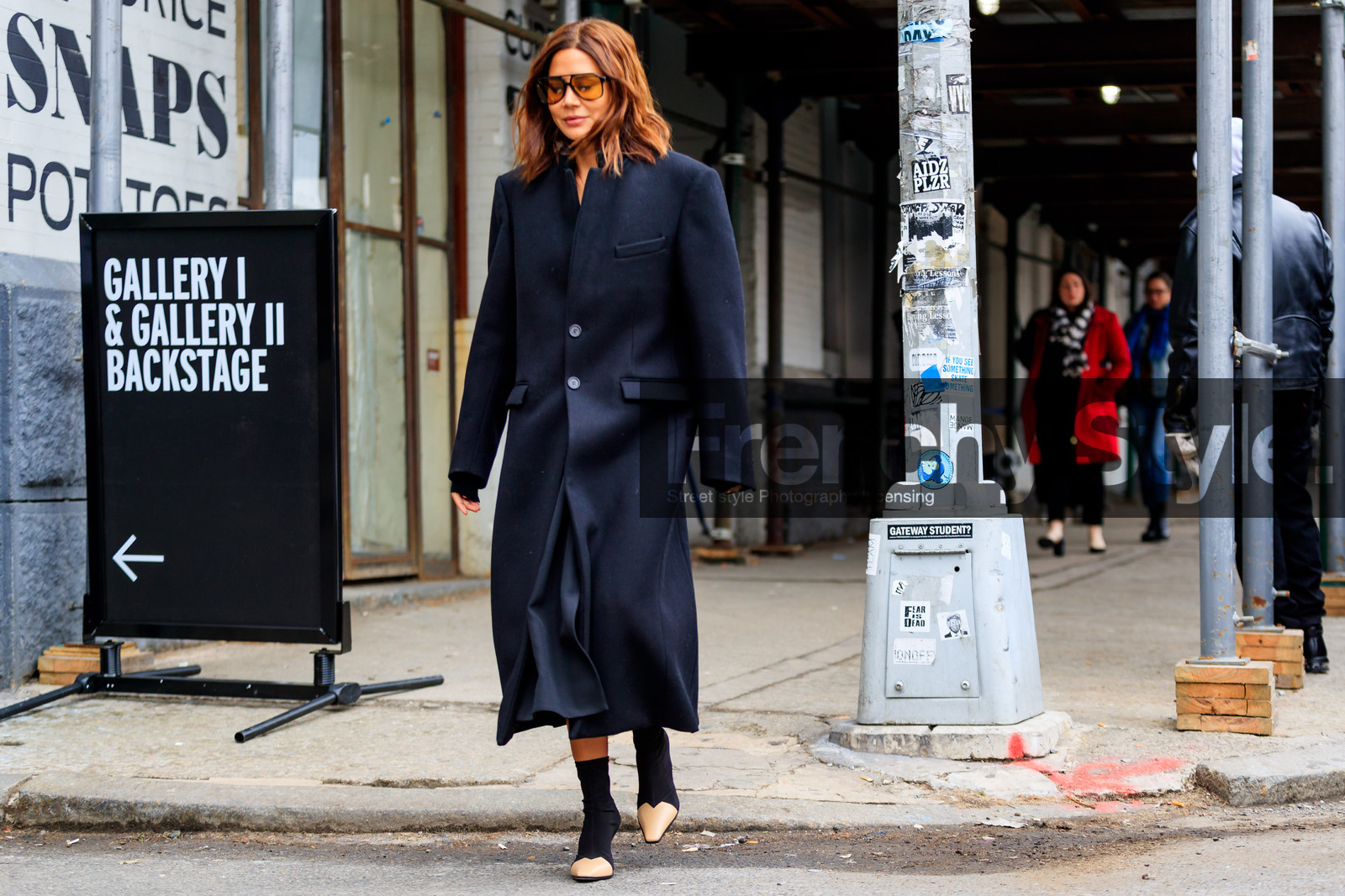 black coat, black shoes, high heels, leather shoes, sunglasses, tone on tone, total look black, street style, jonathan paciullo, FW, frenchystyle, fashion week, NYFW, NEW YORK, AUTUMN WINTER 2018-2019, AW 18-19, FALL WINTER 2018-2019, FW 18-19, atmosphere details, horizontal, full length, Christine Centenera