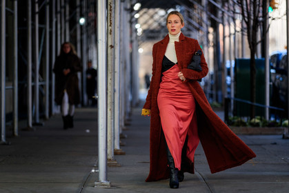 red coat, fur coat, red dress, black dress, satin dress, bicolor dress, white pullover, turtleneck pullover, long dress, low necked dress, split dress, used dress, black leather boots, high boots, fashion week, frenchystyle, FW, jonathan paciullo, street style, FALL WINTER 2020-2021, AUTUMN WINTER 2020-2021, FW 20-21, horizontal, atmosphere details, full length, NYFW, NEW YORK