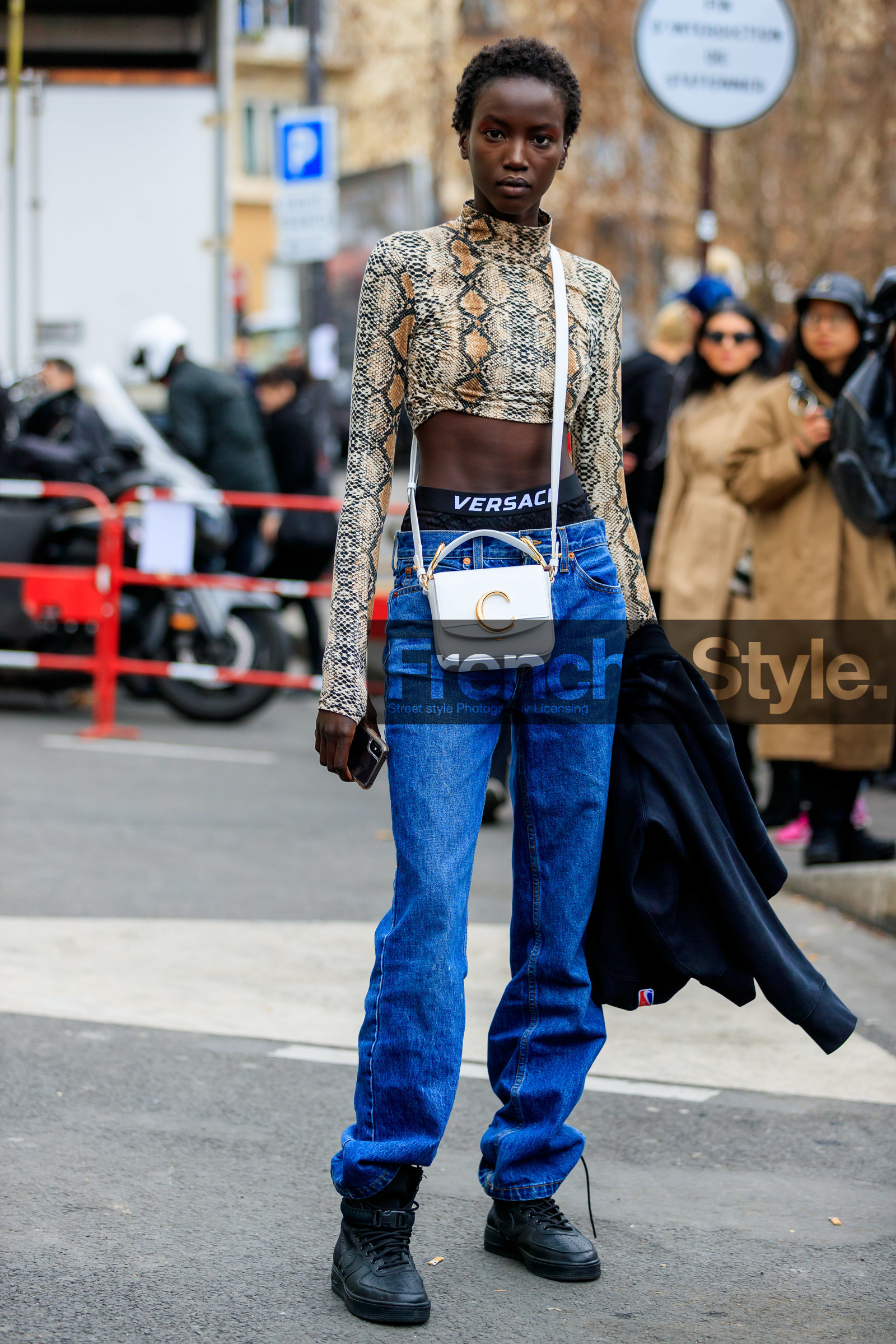 animal print, beige top, black shoes, blue denim, chloé, crop top, denim pants, jeans, leather bag, leather shoes, model, short hair, snake print, trousers, versace, white bag, PARIS, PFW, street style, jonathan paciullo, FW, frenchystyle, fashion week, AUTUMN WINTER 2019-2020, AW 19-20, FALL WINTER 2019-2020, FW 19-20, vertical, full length