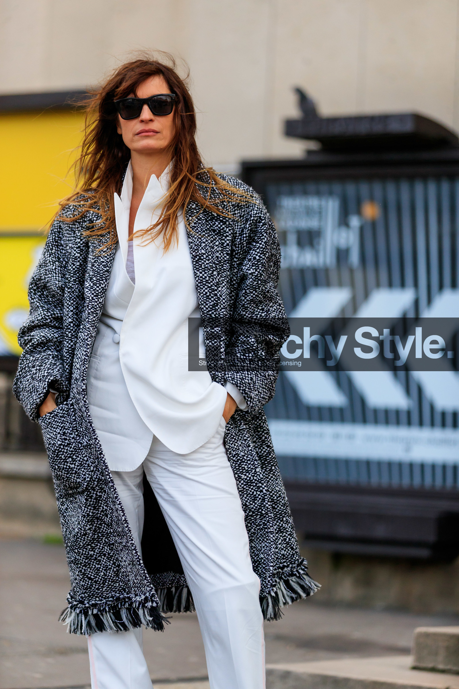 caroline de maigret, laure heriard dubreuil, white jacket, white pants, grey coat, chanel coat, black sunglasses, chanel sunglasses, fringe coat, fashion week, frenchystyle, FW, jonathan paciullo, street style, PFW, PARIS, AUTUMN WINTER 2020-2021, FALL WINTER 2020-2021, FW 20-21, vertical, atmosphere details, detail