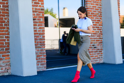 atmosphere details, checked skirt, earrings, fashion week, frenchystyle, full length, FW, graphic skirt, green sweater, high heels, horizontal, houndstooth pattern, jonathan paciullo, leather shoes, MFW, MILAN, printed skirt, red shoes, SPRING SUMMER 2018, SS 18, street style, white t shirt
