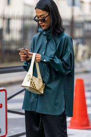 bag, black pants, black sunglasses, bow shirt, chain bag, cream bag, flare pants, fluid pants, gold chain, green shirt, leather bag, leather shirt, manu atelier bag, Pornwika Spiecker, shirt, slipt pants, sunglasses, fashion week, frenchystyle, FW, jonathan paciullo, street style, PFW, PARIS, SPRING SUMMER 2022, SS 22, vertical, atmosphere details