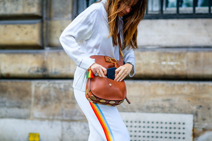 atmosphere details, brown bag, camel bag, chloe, detail, embroidered bag, fashion week, frenchystyle, FW, horizontal, jonathan paciullo, leather bag, PARIS, PFW, rainbow, SPRING SUMMER 2017, SS 17, street style, stripes, trousers, white pants, white shirt