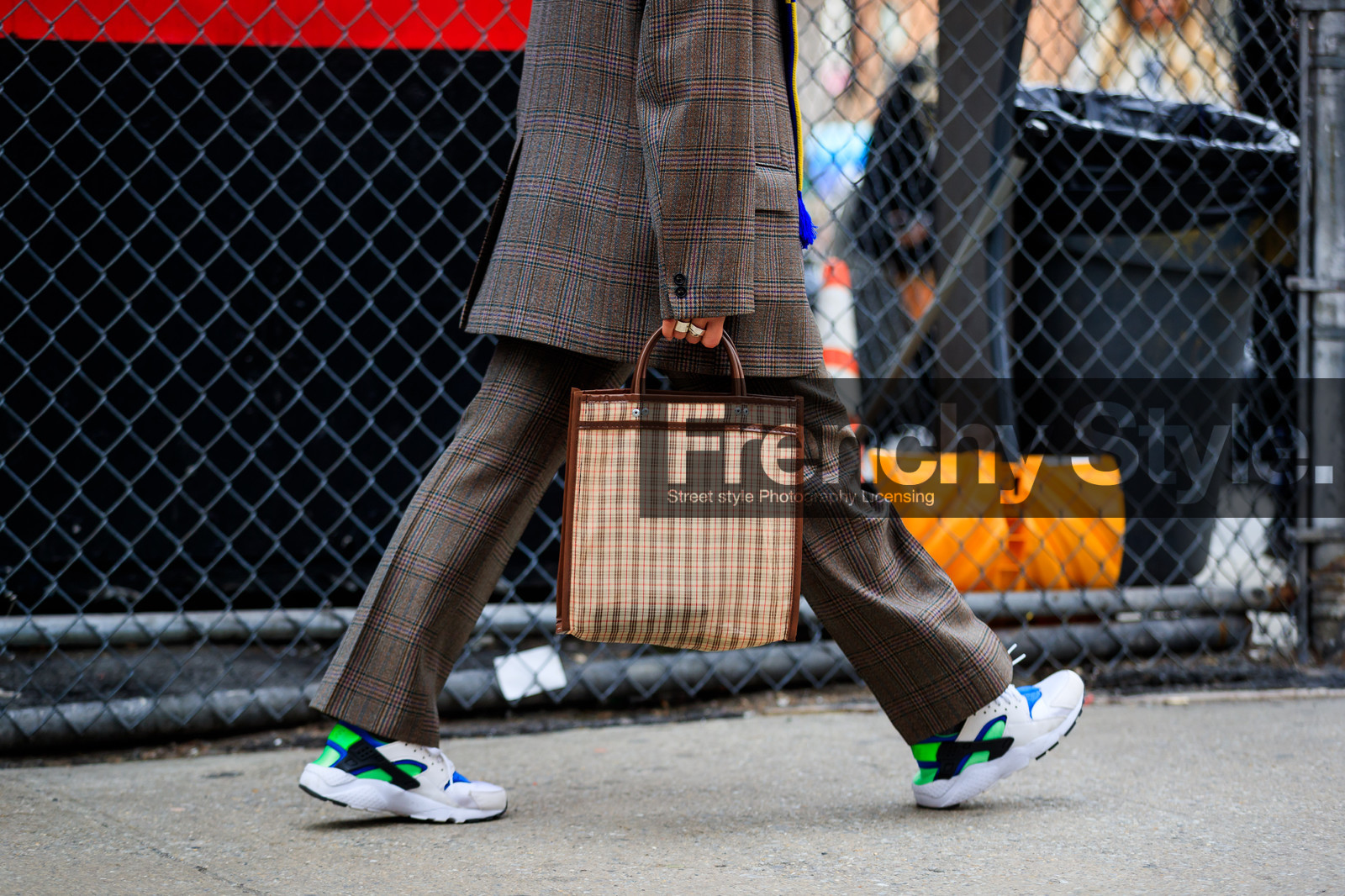 blazer, brown bag, brown jacket, brown pants, brown suit, checked, checked bag, checked jacket, checked pants, graphic bag, graphic jacket, graphic pants, leather bag, leather shoes, nike, plaid, printed bag, printed jacket, printed pants, tartan, trousers, white sneakers, street style, jonathan paciullo, FW, frenchystyle, fashion week, NYFW, NEW YORK, AUTUMN WINTER 2018-2019, AW 18-19, FALL WINTER 2018-2019, FW 18-19, atmosphere details, horizontal, detail, rachael wang
