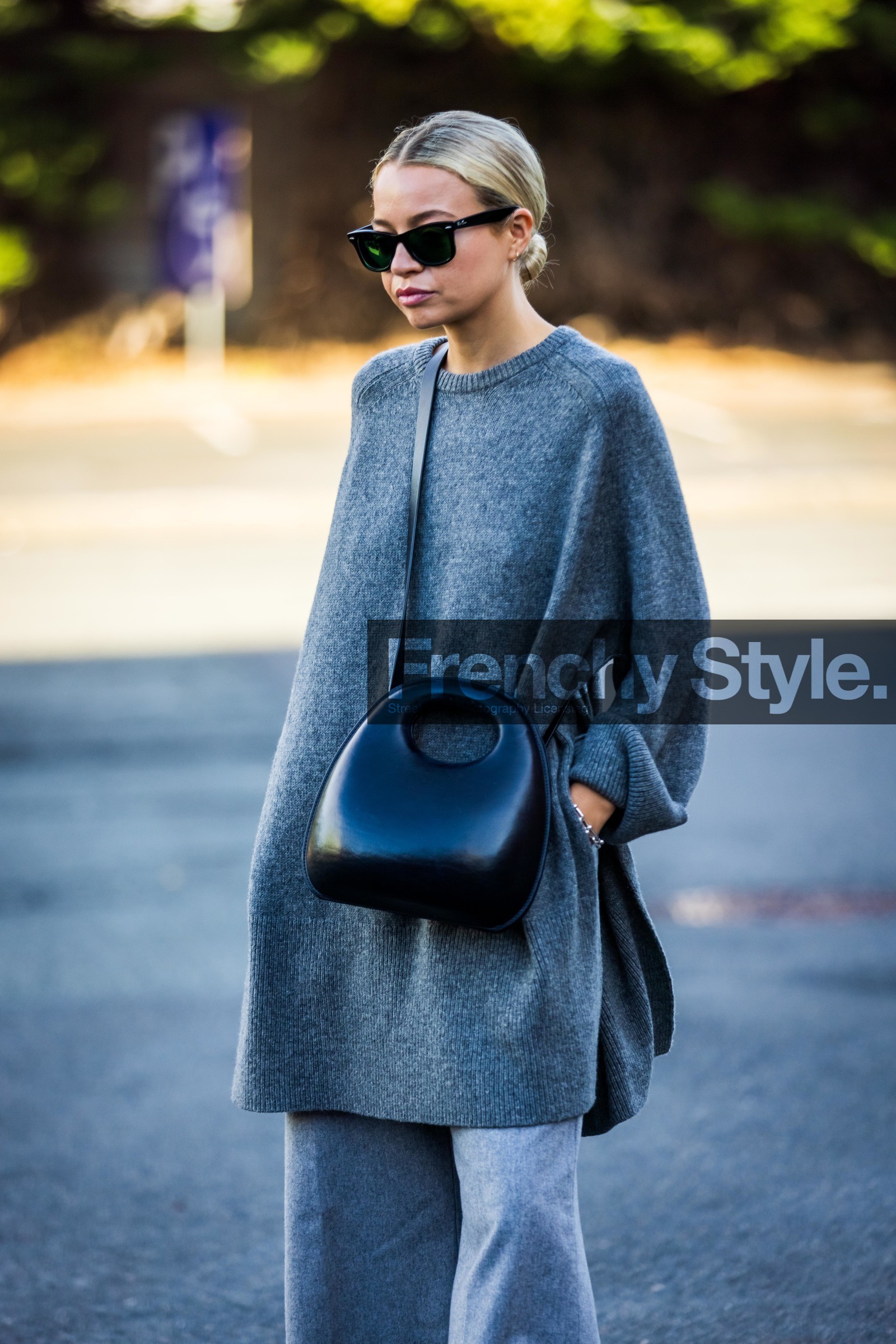 bag, black bag, black sunglasses, grey knitwear, grey pants, knitwear, lemaire bag, long knitwear, pants, Stephanie Broek, sunglasses, street style, jonathan paciullo, FW, frenchystyle, fashion week, PFW, PARIS, SPRING SUMMER 2022, SS 22, vertical, atmosphere details