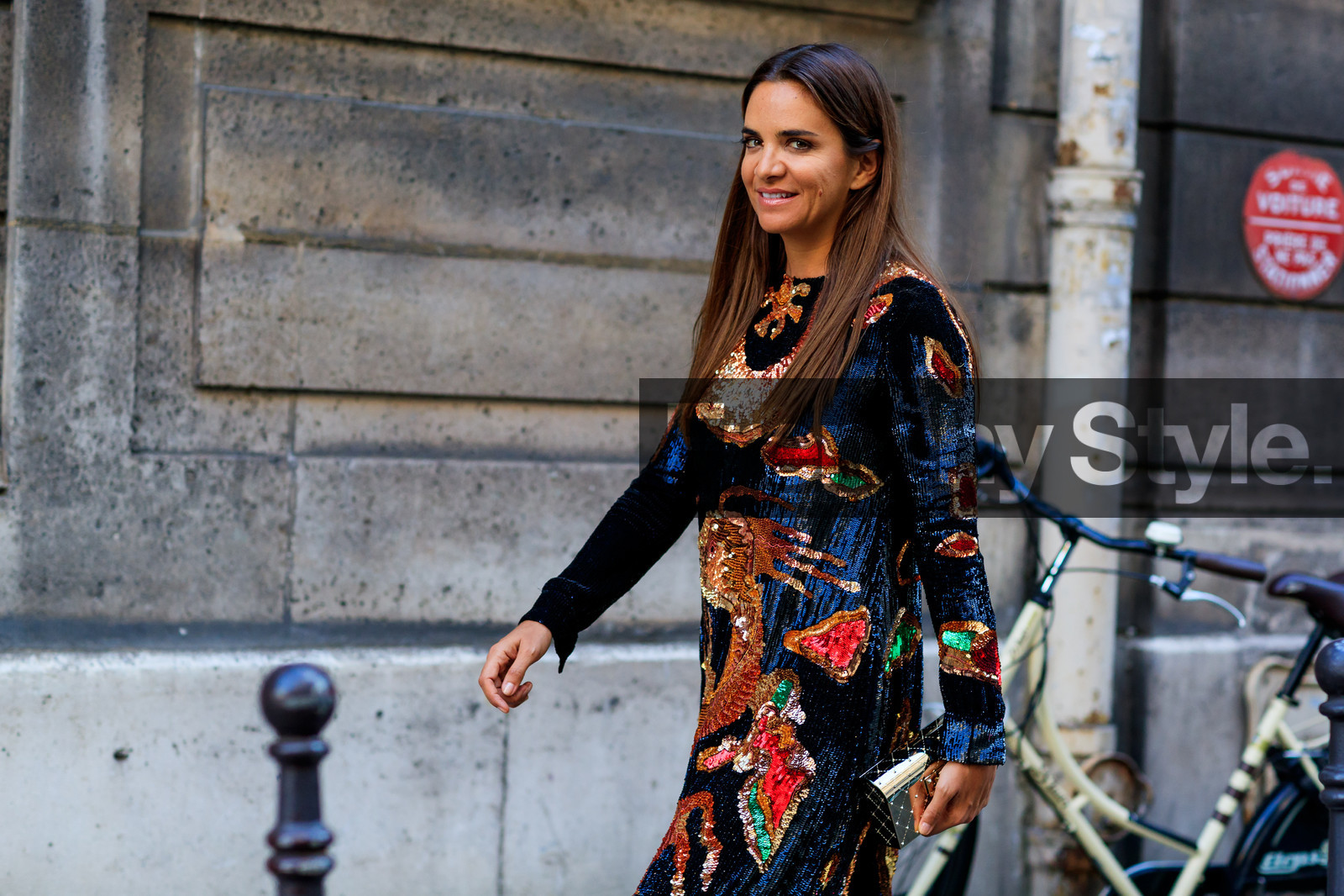 animal print, black dress, glitter, gold bag, graphic dress, leather bag, printed dress, sequined dress, shiny dress, valentino, PFW, fashion week, frenchystyle, FW, jonathan paciullo, street style, PARIS, horizontal, atmosphere details, detail, AUTUMN WINTER 2018-2019, FALL WINTER 2018-2019, FW 18-19, laure heriard dubreuil