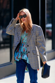 Charlotte Groeneveld, checked jacket, grey jacket, light blue blouse, pleated blouse, floral printed blouse, oversize jacket, yellow jacket, black leather clutch, khaite bag, blue jeans, butterfly sunglasses, black sunglasses, futurist shape sunglasses, fashion week, frenchystyle, FW, jonathan paciullo, street style, NYFW, NEW YORK, AUTUMN WINTER 2020-2021, FALL WINTER 2020-2021, FW 20-21, vertical, detail, atmosphere details