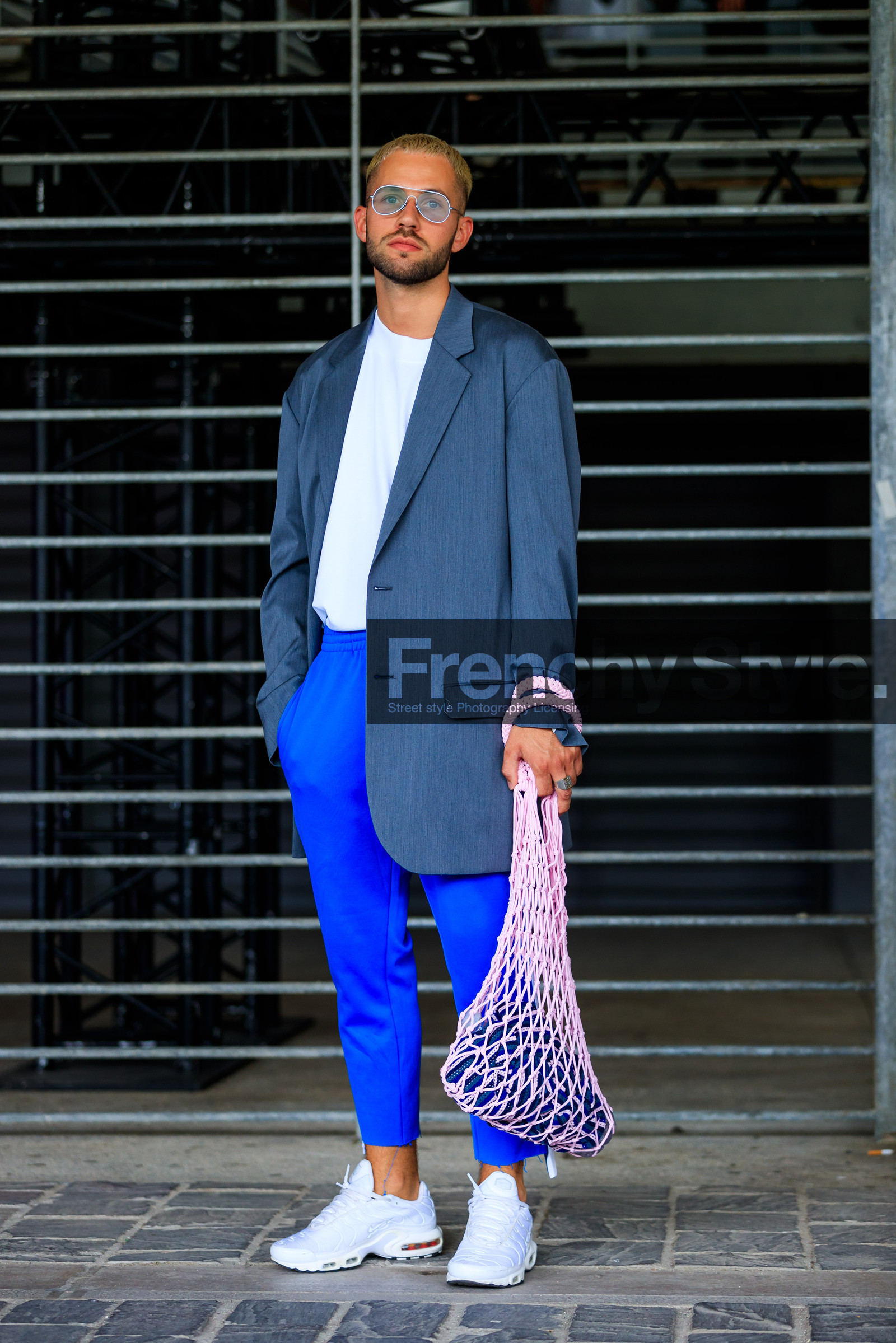 alice & j.s, blazer, blue pants, fashion week, frenchystyle, full length, FW, grey jacket, jonathan paciullo, leather shoes, MENSWEAR, PARIS, PFW, pink bag, SPRING SUMMER 2018, SS 18, street style, sunglasses, trousers, vertical, white sneakers, white t shirt