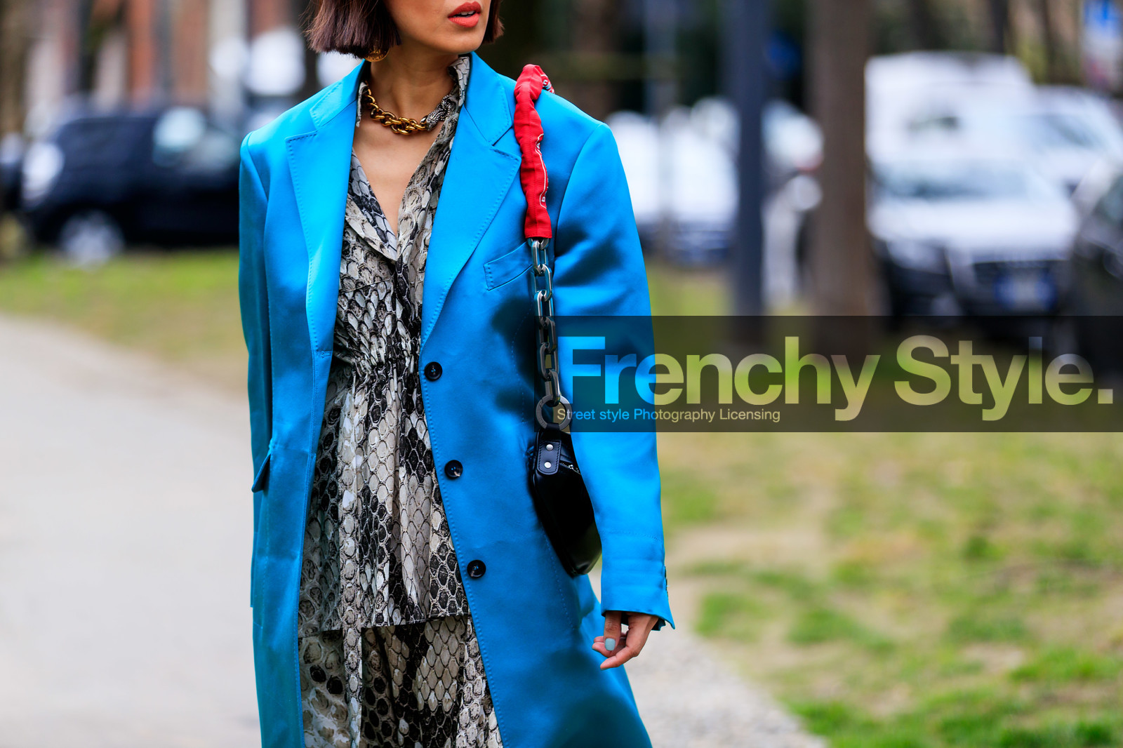 animal print, balenciaga, black bag, blue coat, fanny pack, graphic pants, grey pants, grey shirt, leather bag, liz yu, necklace, printed pants, snake print, trousers, MILAN, MFW, fashion week, frenchystyle, FW, jonathan paciullo, street style, AUTUMN WINTER 2019-2020, AW 19-20, FALL WINTER 2019-2020, FW 19-20, atmosphere details, detail, horizontal