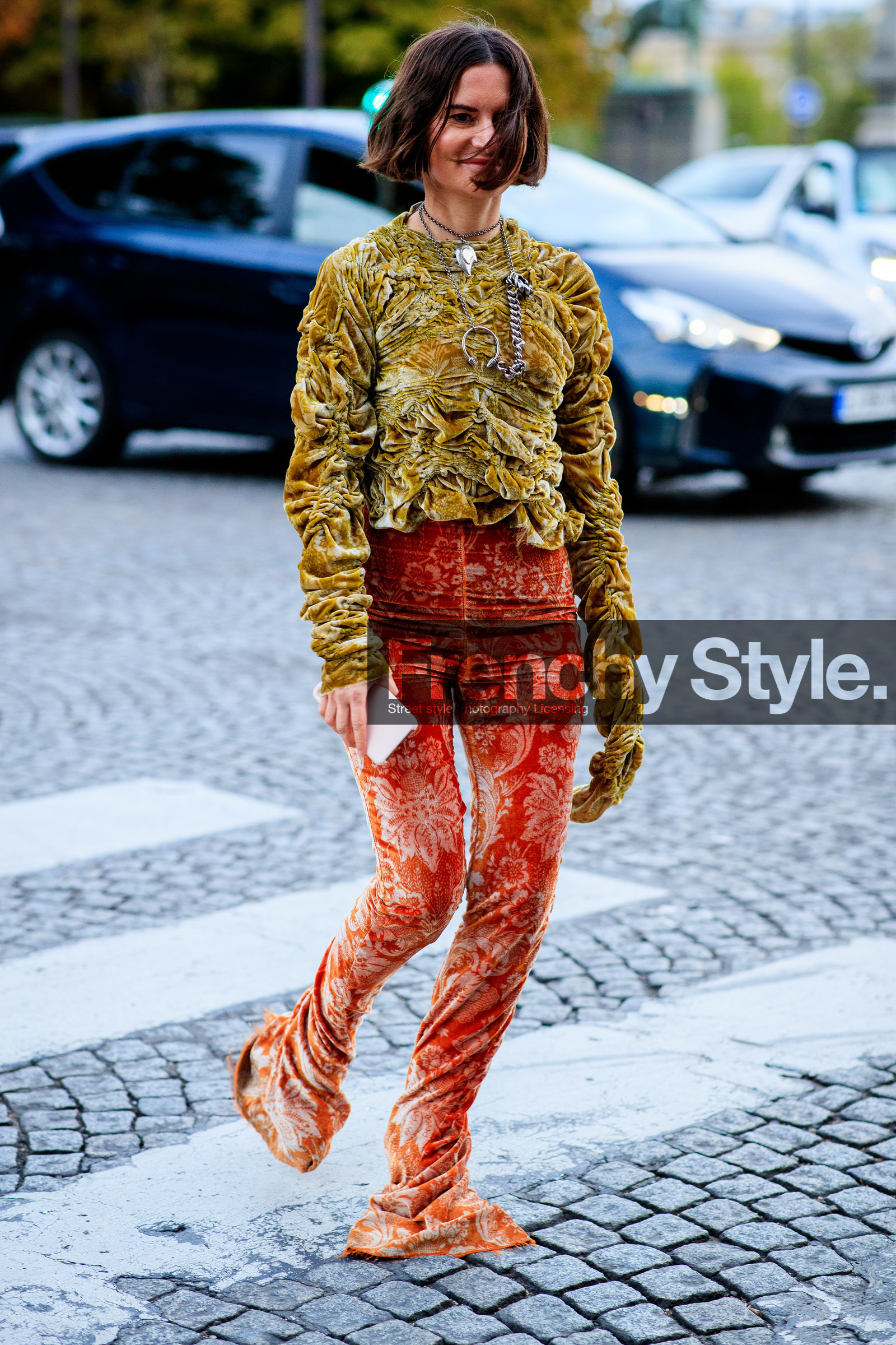 marta cygan, drape blouse, drape top, velvet pants, velvet blouse, velvet top, floral printed pants, floral printed top, floral printed blouse, light green blouse, light green top, orange pants, flare pants, silvered necklace, big chain necklace, fashion week, frenchystyle, FW, jonathan paciullo, street style, PFW, PARIS, SPRING SUMMER 2021, SS 21, vertical, full length
