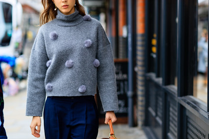 atmosphere details, black pants, detail, earrings, fashion week, frenchystyle, FW, grey sweater, horizontal, jonathan paciullo, LFW, LONDON, pearls, SPRING SUMMER 2017, SS 17, street style, trousers, woman