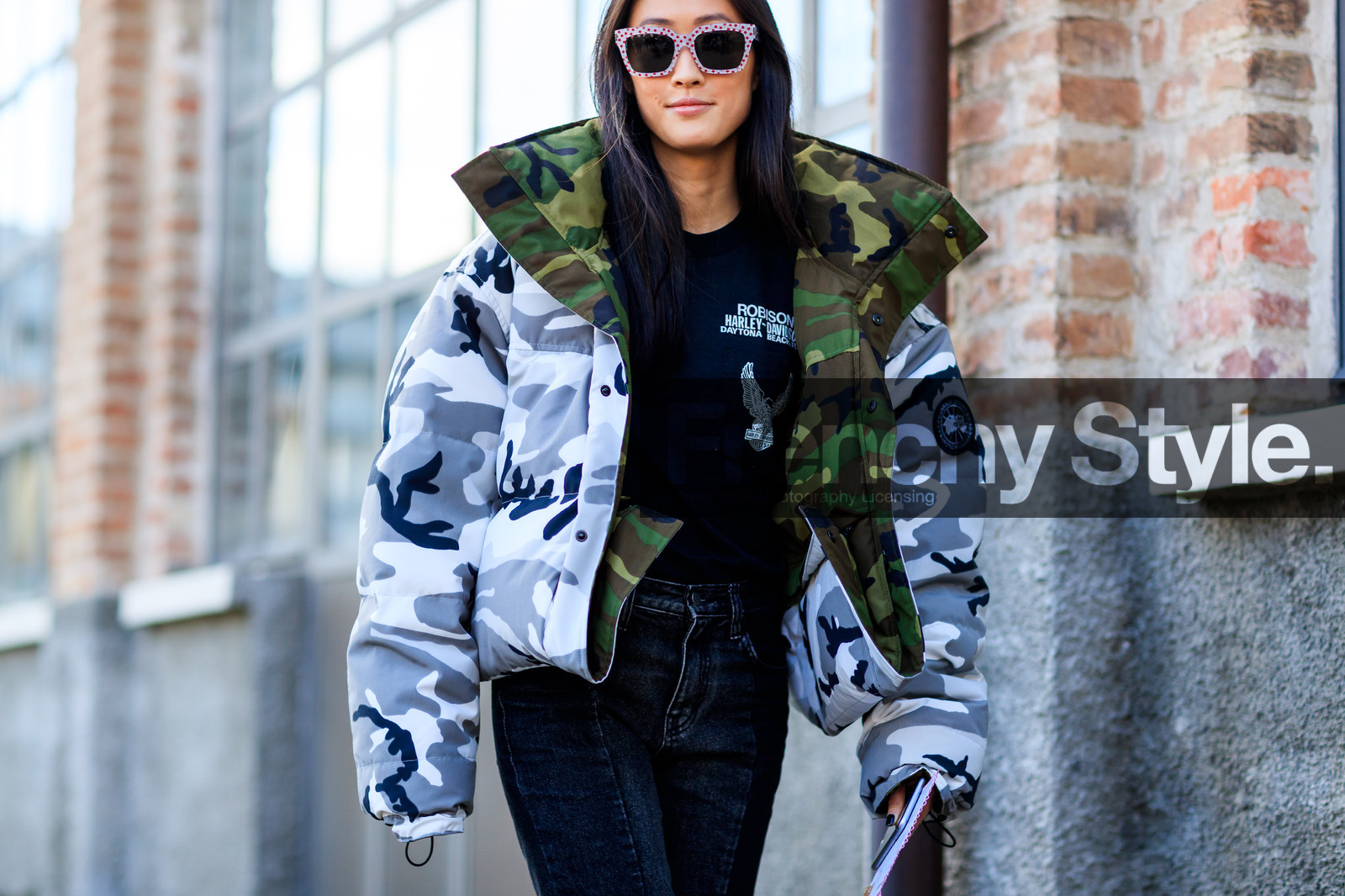 atmosphere details, AUTUMN WINTER 2017-2018, AW 17-18, black denim, black sweater, camo jacket, camouflage, canada goose, denim pants, detail, FALL WINTER 2017-2018, fashion week, frenchystyle, FW, FW 17-18, graphic jacket, green jacket, grey jacket, horizontal, jeans, jonathan paciullo, justine lee, MFW, MILAN, military jacket, oversize, printed jacket, street style, sunglasses, trousers, vêtements