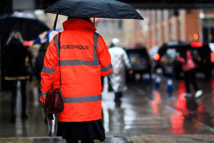 atmosphere details, AUTUMN WINTER 2016-2017, AW 16-17, back detail, detail, fashion week, fluo, frenchystyle, FW, FW 16-17, horizontal, jonathan paciullo, leather bag, metallic, NEW YORK, NYFW, orange jacket, red bag, shiny, street style, umbrella, woman