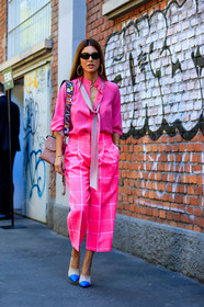 3_WHO, checked pants, fashion week, fendi, frenchystyle, full length, FW, graphic pants, high heels, jonathan paciullo, leather bag, leather shoes, MFW, MILAN, negin mirsalehi, pink bag, pink pants, pink shirt, printed pants, SPRING SUMMER 2018, SS 18, street style, sunglasses, trousers, vertical