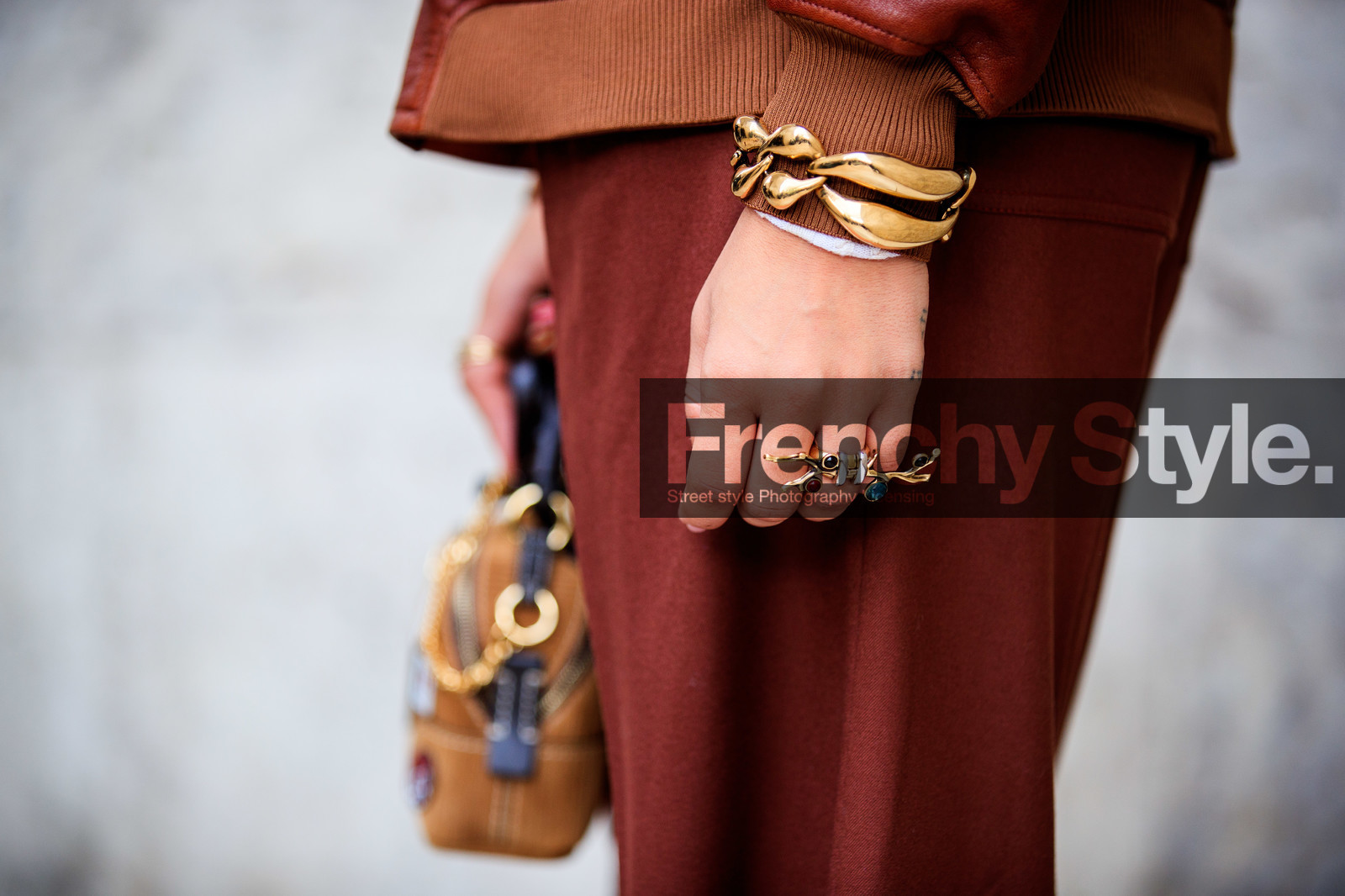 camélia jordana, golden bracelet, golden ring, multi rings, big bracelet, big bangle, close up detail, jewel close up, bracelet details, ring detail, chloe bracelet, chloe ring, stone ring, fashion week, frenchystyle, FW, jonathan paciullo, street style, PFW, PARIS, SPRING SUMMER 2021, SS 21, horizontal, atmosphere details, detail