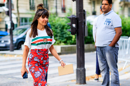 atmosphere details, detail, fashion week, floral, flowers, frenchystyle, FW, graphic t shirt, gucci, high waist, horizontal, jonathan paciullo, MENSWEAR, PARIS, PFW, printed skirt, printed t shirt, red skirt, SPRING SUMMER 2018, SS 18, street style, trousers, white t shirt