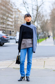 AUTUMN WINTER 2017-2018, AW 17-18, black bag, black shoes, black sweater, blue denim, denim pants, FALL WINTER 2017-2018, fashion week, frenchystyle, full length, FW, FW 17-18, high heels, jeans, jonathan paciullo, leather bag, leather shoes, PARIS, PFW, street style, trousers, turtleneck sweater, vertical