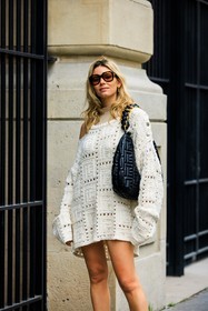 knitted dress, mini dress, black handbag, black sunglasses, knitwear, fashion week, frenchystyle, FW, jonathan paciullo, street style, AUTUMN WINTER 2022-2023, FALL WINTER 2022_2023, FW 22-23, PFW, PARIS, vertical, detail