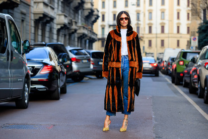 atmosphere details, AUTUMN WINTER 2017-2018, AW 17-18, black bag, blue denim, brown coat, brown fur, denim pants, FALL WINTER 2017-2018, fashion week, frenchystyle, full length, Fur coat, FW, FW 17-18, gilda ambrosio, high heels, horizontal, jeans, jonathan paciullo, leather bag, leather shoes, MFW, MILAN, printed shoes, street style, sunglasses, trousers, white t shirt, yellow shoes