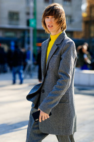 anya ziourova, blazer, grey jacket, grey pants, grey suit, trousers, yellow sweater, MILAN, MFW, fashion week, frenchystyle, FW, jonathan paciullo, street style, AUTUMN WINTER 2019-2020, AW 19-20, FALL WINTER 2019-2020, FW 19-20, vertical, atmosphere details, detail