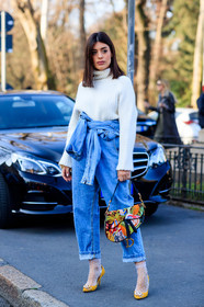blue denim, christian dior, denim pants, graphic bag, high heels, jeans, leather bag, leather shoes, multicolor bag, printed bag, saddle bag, satin stitch, trousers, turtleneck sweater, white socks, white sweater, yellow shoes, MILAN, MFW, fashion week, frenchystyle, FW, jonathan paciullo, street style, AUTUMN WINTER 2019-2020, AW 19-20, FALL WINTER 2019-2020, FW 19-20, vertical, full length