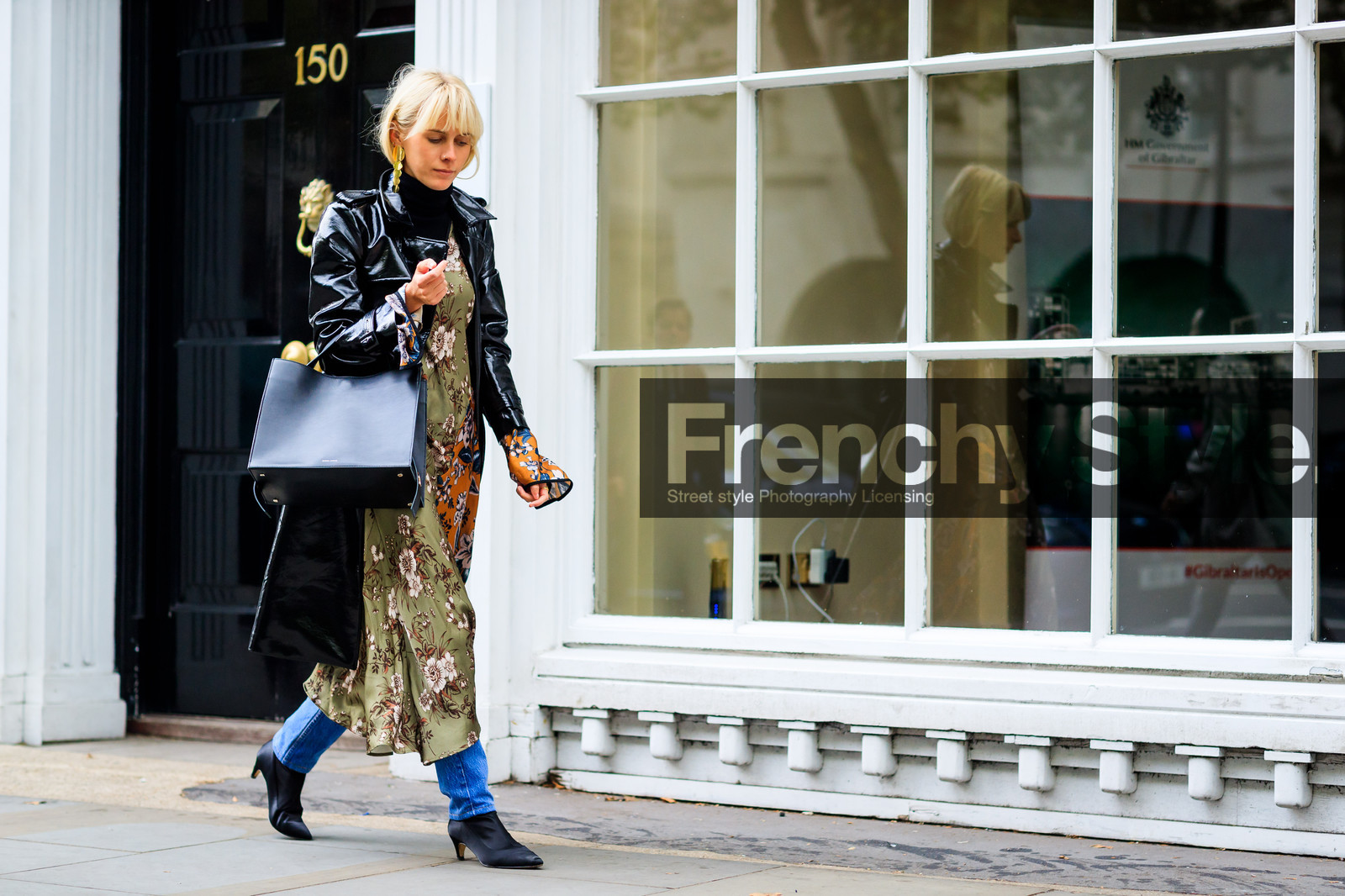 atmosphere details, black bag, black coat, black jacket, black shoes, black turtleneck, blazer, blue denim, danse lente, denim pants, fashion week, floral, flowers, frenchystyle, full length, FW, graphic dress, green dress, high heels, horizontal, jeans, jonathan paciullo, leather bag, leather coat, leather shoes, LFW, LONDON, printed dress, SPRING SUMMER 2018, SS 18, street style, trousers